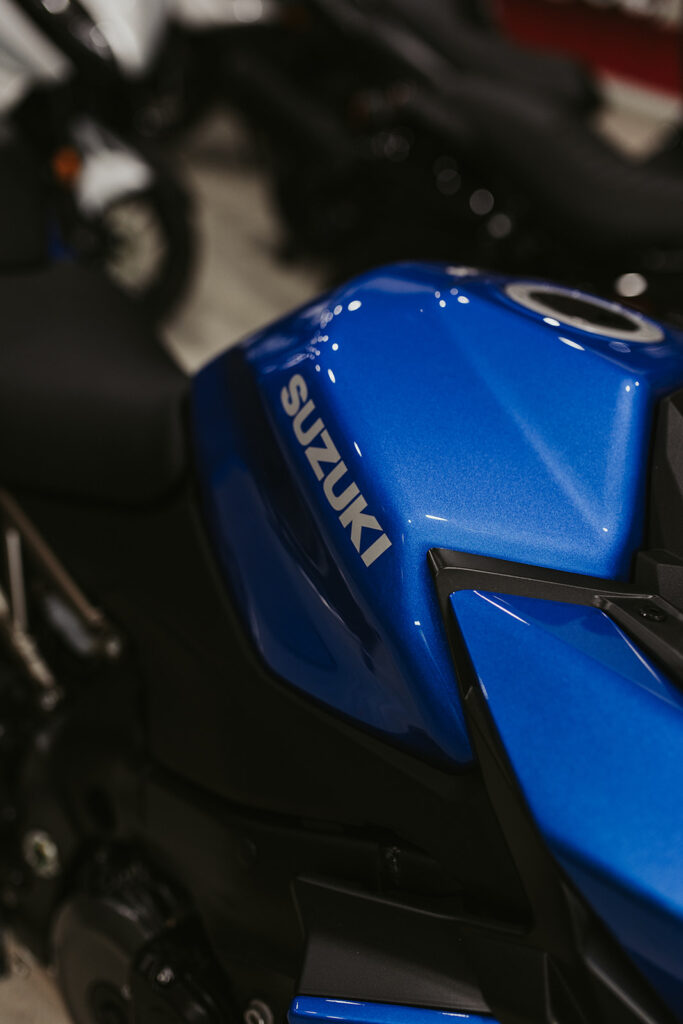 Detalle deposito moto Suzuki